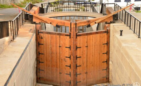 Timber framed lock gate