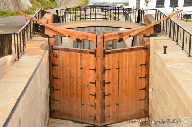 Timber framed lock gate