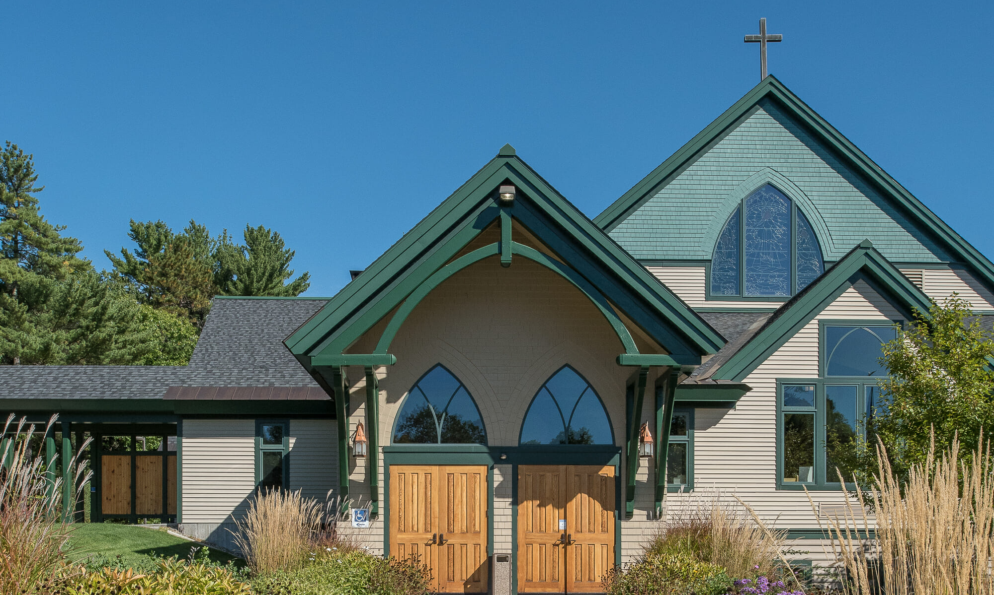 Decorative arched timber trusses
